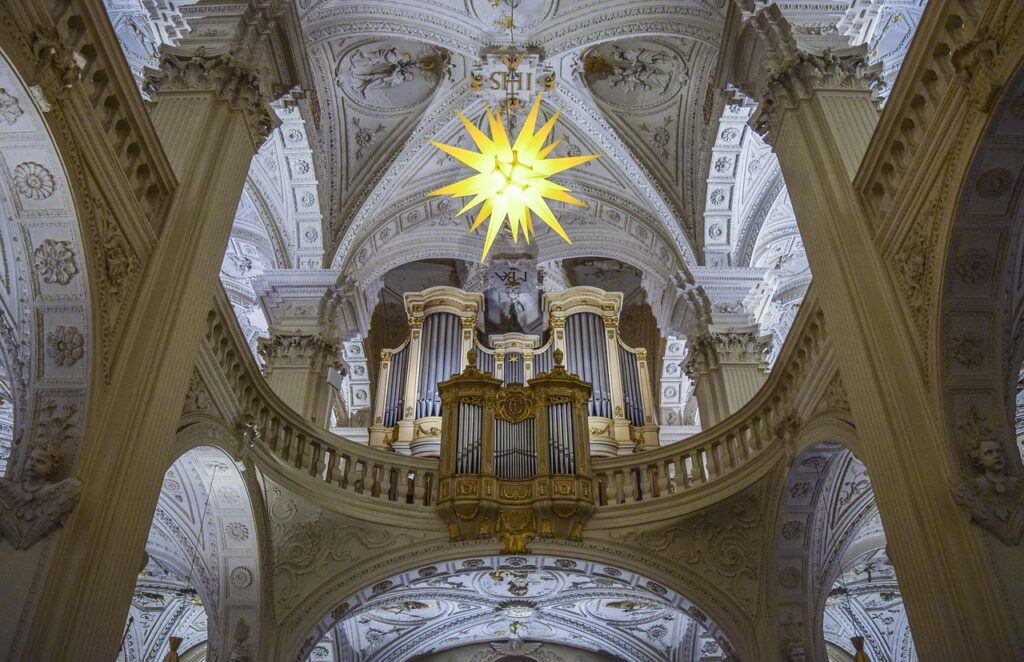 Photograph of church interior.