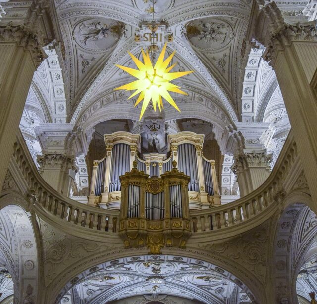 Photograph of church interior.